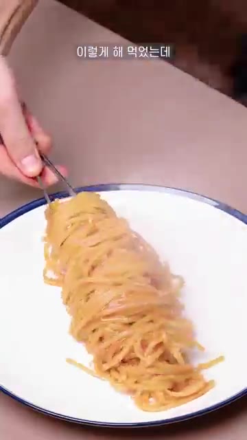 면이 다 익으면 잘 섞어주고, 접시에 보기 좋게 담아 완성한다. 요… — 맛있고 간단한 원팬파스타!