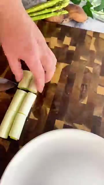 냄비에 돼지갈비, 간장, 설탕, 올리고당, 맛술, 후추, 참기름,… — 매콤달콤 갈비찜 도시락 만들기