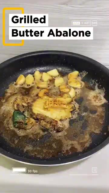 전복을 넣고 앞뒤로 노릇하게 구워준다. — Grilled Butter Abalone