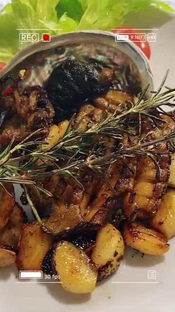 로즈마리에 불을 붙여 향을 더한다. — Grilled Butter Abalone
