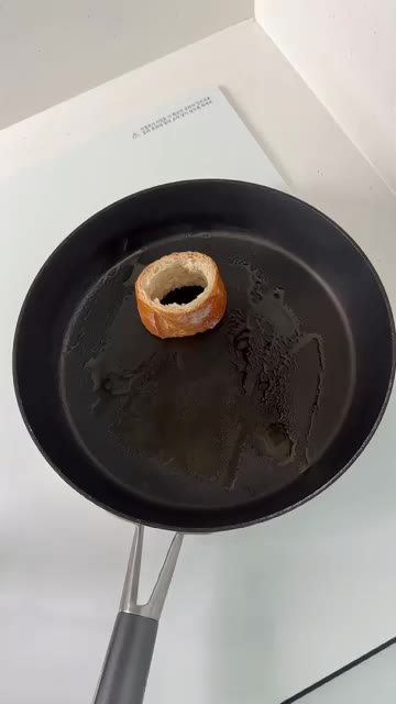 바게트의 속을 파낸다. — 10분 완성! 초간단 바게트 간식 레시피