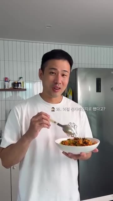 그릇에 담고 김가루와 쪽파를 올려 완성합니다. — 전자레인지로 한 거 아무도 모를걸요? #레시피