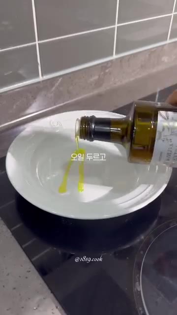 팬에 오일을 두르고 다짐육을 볶아준다. — 간단 아침 볶음밥 레시피