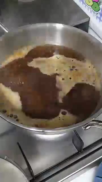 들깨가루를 넣고 잘 섞어준다. — 들깨배추된장국 (Perilla Cabbage Soybean Paste Soup)