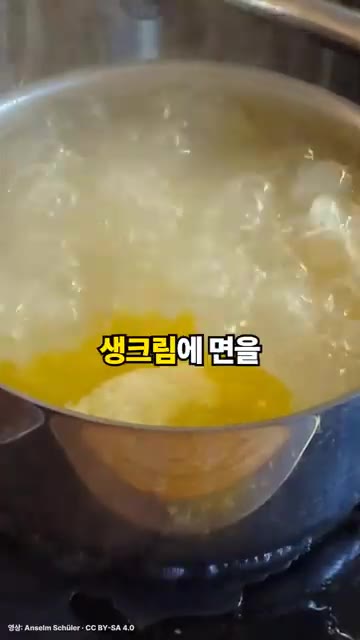 닭가슴살을 노릇하게 굽습니다. — 원팟 크림 치킨 파스타