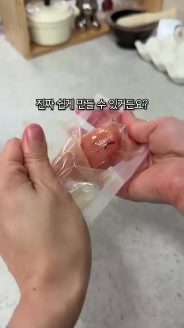 계란을 풀어 사각 팬에 넣어 돌돌 말아 계란말이를 만든다. 김밥 김… — 명란김밥에 육사조합! #레시피 #집밥