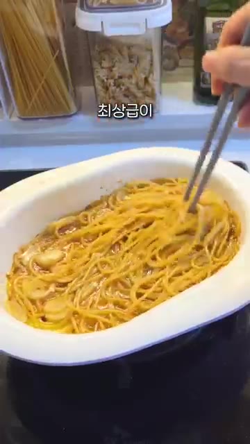 올리브오일 1만원대 제품을 보여준다. — 최상급 엑스트라버진 올리브오일 1만원대 활용 레시피
