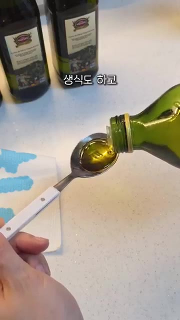 팬에 올리브오일을 두르고 음식을 튀긴다. — 최상급 엑스트라버진 올리브오일 1만원대 활용 레시피
