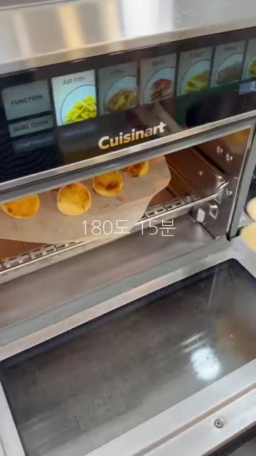 180도에서 15분간 더 굽는다. — 해외에서 난리난 고구마 먹는 법!