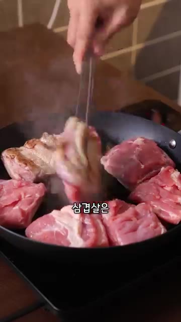 시어링한 삼겹살을 냄비에 넣고 대파, 생강, 청주 200ml, 물… — 4시간 동안 부타노가쿠니 만들었습니다