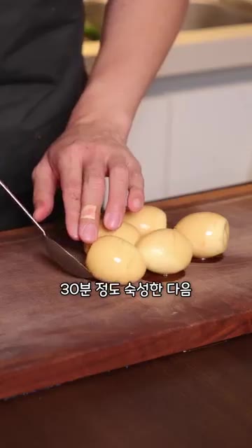 중탕한 육수에 자라메 설탕 80g, 미림 150ml, 진간장 150… — 4시간 동안 부타노가쿠니 만들었습니다