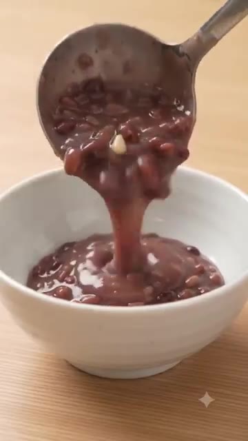 그릇에 담아 맛있게 즐깁니다. — 달콤 쫀득 단팥죽