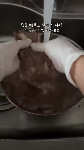 LA갈비는 찬물에 담가 핏물을 빼고 끓는 물에 살짝 데쳐 불순물을… — LA갈비찜 레시피: 명절 음식으로 편하게 즐기세요