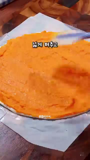 모짜렐라 치즈를 듬뿍 올린다. — 아이가 순식간에 해치우는 극강의 달콤함! 고구마 치즈 페스츄리롤 만들기