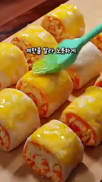 롤을 먹기 좋은 크기로 썰어준다. — 아이가 순식간에 해치우는 극강의 달콤함! 고구마 치즈 페스츄리롤 만들기