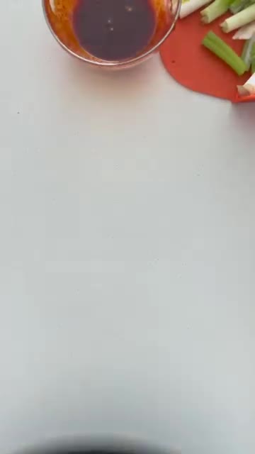 취향에 따라 물이 졸면 물을 추가하고, 싱거우면 양념장을 추가하여… — 학교 앞 분식집 떡볶이