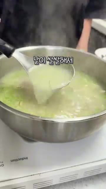 냄비에 대패삼겹살, 다진 마늘 1큰술, 맛술 1큰술, 참치액 1큰술… — 일주일 5만원 집밥 마지막 날! 돼지국밥 & 우삼겹 파스타 레시피