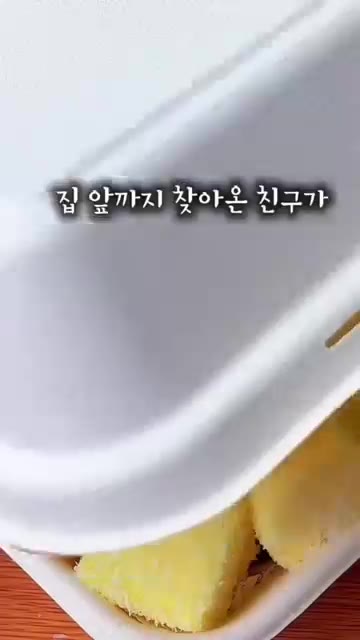 볼에 계란 2개를 잘 풀어주세요. 우유, 설탕, 옥수수전분을 넣고… — 5분 만에 만드는 우유 무스 케이크