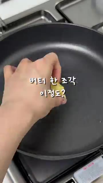 소세지를 먹기 좋게 썰어 준비합니다. — 소세지볶음에 불닭소스 넣어보세요🔥