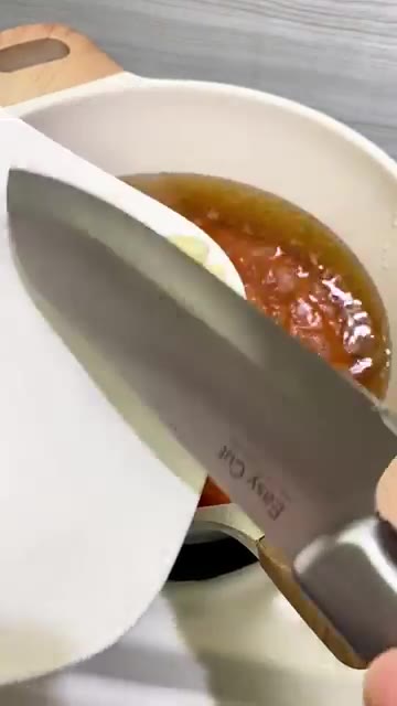 삶은 갈비를 건져내고, 냄비에 간장, 설탕, 올리고당, 참기름, 후… — 돼지갈비찜 (Braised Pork Ribs)