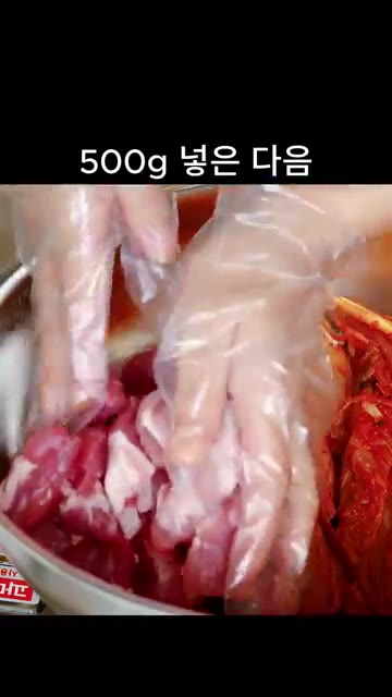 김치국물 5스푼, 물 1리터, 코인육수 2개를 넣고 센 불에서 10… — 초간단 밥도둑 앞다리살 김치찜