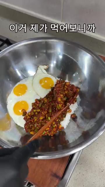 마늘쫑비빔밥을 만들기 위해 재료를 준비합니다. 마늘쫑을 먹기 좋은… — 요새 유행하는 마늘쫑 먹는법! "마늘쫑비빔밥" 요리.레시피
