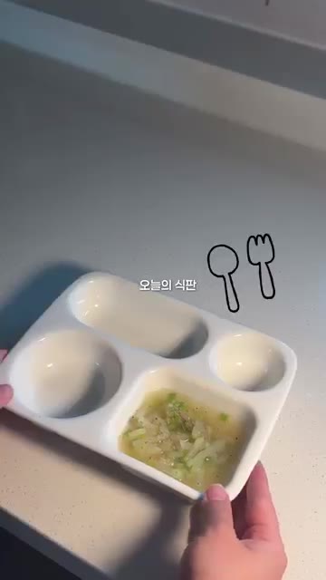 전자레인지에 2분 돌려주세요. 익히는 동안 깨를 갈아주세요. — 11개월 아기 가지무침 레시피🍆 부드럽고 촉촉한 유아식 반찬