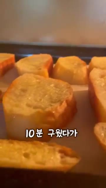 볶은 양파와 마늘에 시판 토마토 소스를 넣고 끓인다. — 호불호 없이 맛있는 맛