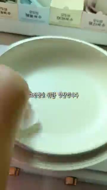 반죽으로 속 재료를 감싸고 그릇을 뒤집어 모양을 잡는다. 빵 반죽… — 흘리지않고 먹을 수 있는 햄버거 이렇게 만들어요!