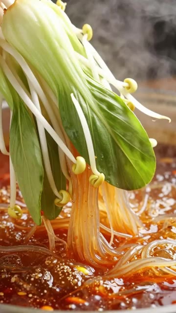 숙주나물, 청경채, 분모자를 넣고 2분간 더 끓인다. — 실패없는 집밥 마라탕