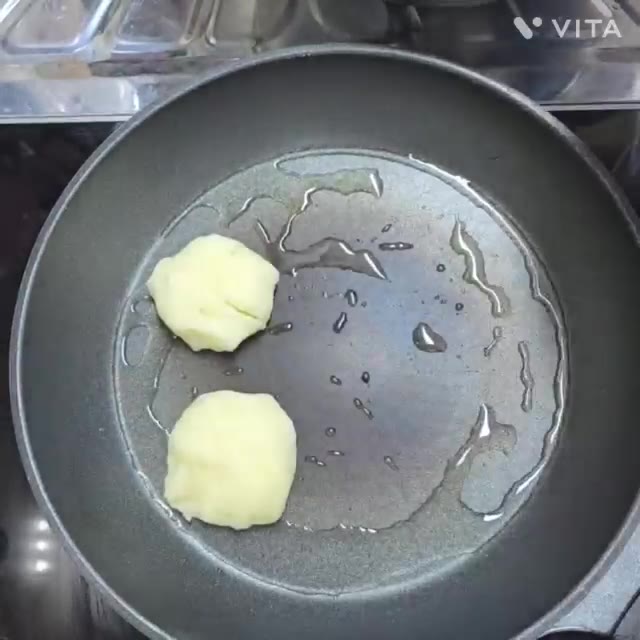 뜨거운 감자 치즈전은 꿀에 찍어 드세요. — 재철채소 감자 치즈전 레시피