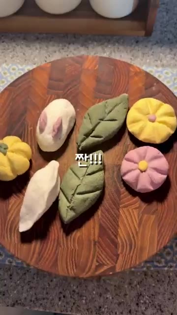 만든 송편을 찜기에 올린다. — 무인양품 송편 키트로 귀여운 송편 만들기
