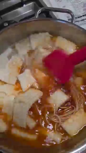동봉된 양념도 넣어주세요. — 오마뎅 우리사과떡볶이 밀키트 조리법