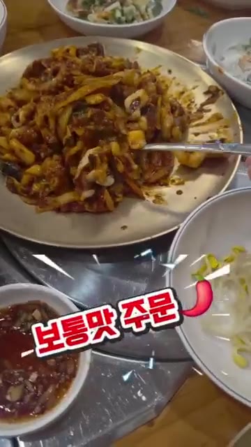 낙지볶음은 통통한 낙지에 불맛이 더해져 맛있습니다. — 4·19탑 산방낙지: 공짜 동동주와 매콤한 낙지볶음
