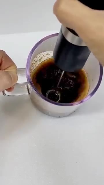 다른 컵에 얼음을 채워줍니다. — 95kcal 저당 바닐라 라떼 레시피