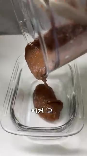 녹인 초콜릿을 넣고 다시 갈아줍니다. — 라면보다 쉬운 디저트
