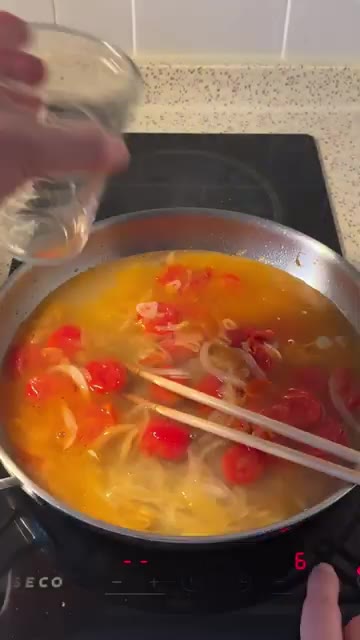 물 500-600ml 정도를 붓고 바로 강불로 바꿔줍니다. — 브런치용 파스타