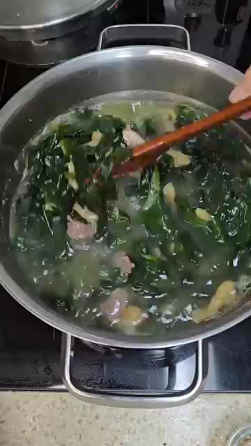 끓으면 물을 넉넉히 넣고 뚜껑을 닫아 푹 끓인다. — 순삭되는~! 구수한 감칠맛! 들깨미역떡국!