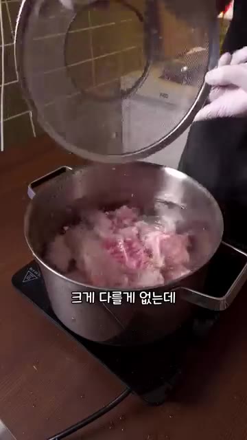 다른 냄비에 식용유를 두르고 다진 마늘과 생강을 볶다가 불린 찹쌀을… — 삼계탕 대신 하이난 치킨라이스 만들기