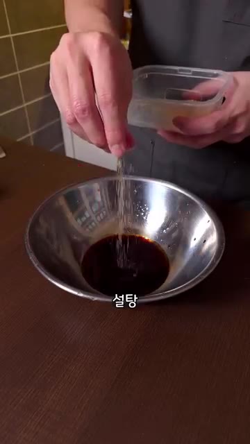 밥 위에 닭을 올리고 썰어둔 쪽파를 뿌려줍니다. — 삼계탕 대신 하이난 치킨라이스 만들기