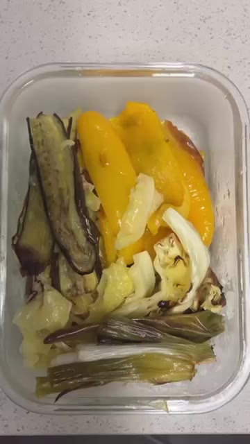 가지, 파프리카, 고추, 양배추를 썰어 그릴 팬에 올린다. — 여름집밥 아게비타시 야채는 구워야 제맛