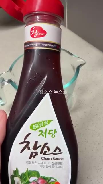잘 구워진 야채를 반찬통에 담는다. — 여름집밥 아게비타시 야채는 구워야 제맛
