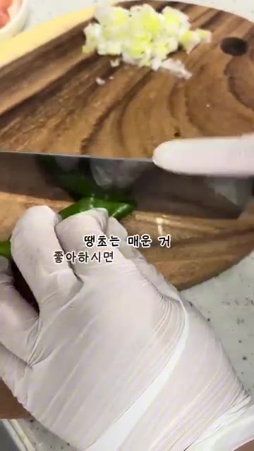 고춧가루 2큰술, 다진마늘 1큰술, 진간장 2큰술, 참치액 1큰술을… — 얼큰 칼칼 명란 순두부찌개