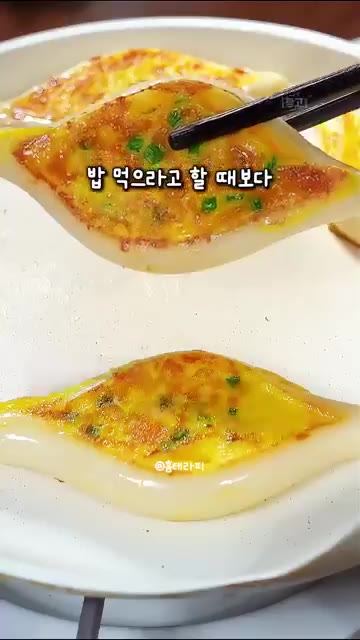 아이 간식으로 소시지 밥전을 만듭니다. 소시지를 보트 모양으로 칼집… — 아이가 계속 달라고 조르는 짭조름 고소한 소시지 밥전 레시피