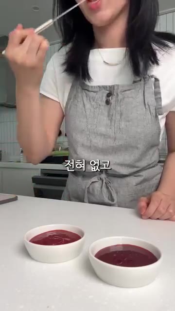 삶은 소면 위에 강판에 간 얼린 토마토를 올리고 샘표 저당 초고추장… — 샘표 저당 소스로 만드는 다이어트 비빔국수 & 찜닭