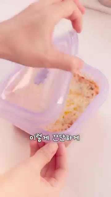 간단하게 완성된 두부그라탕을 푹 떠서 한 입 먹습니다. — 이게 진짜 끝이라고?! 두부그라탕 🥘