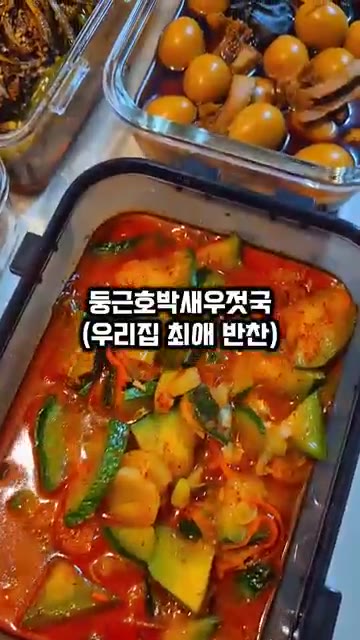 멸치와 꽈리고추를 함께 넣고 볶는다. — 아버지와 내가 좋아하는 반찬 만들기