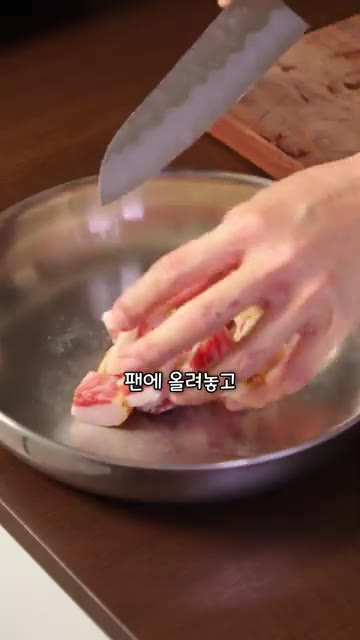 관찰레는 껍질을 벗겨내고 나중에 쓸 수 있도록 따로 담아둡니다. — 까르보나라 하면 계란찜 되는 분들 보세요