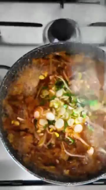 새우젓으로 간을 맞춰줍니다. — 술 마신 다음날 뜨끈한 김치콩나물국밥 레시피
