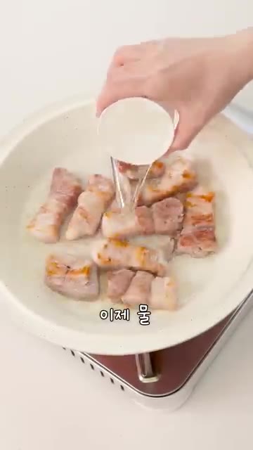 짭조름하고 달큰한 양념이 쏙 배어 밥과 함께 먹기 좋습니다. — 30분만에 된다고?! 부타노가쿠니 🍖
